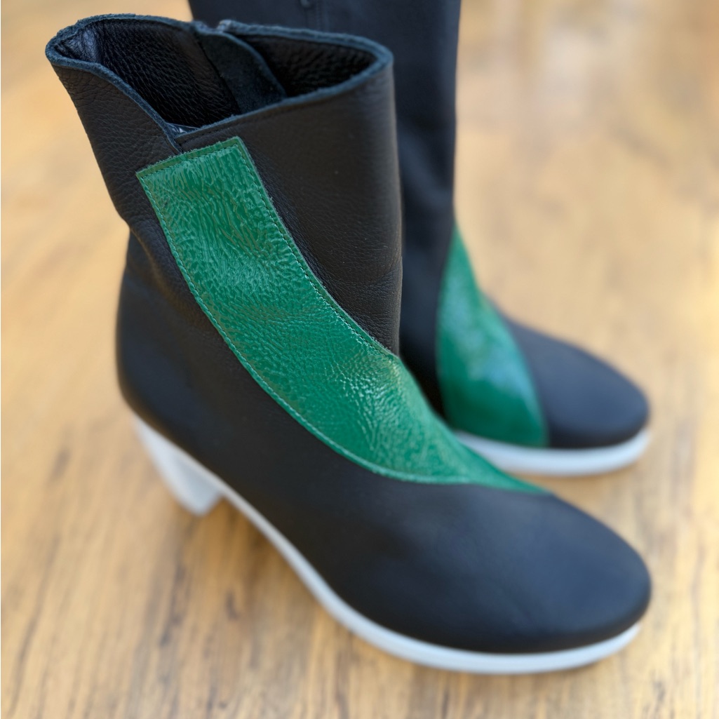 Stylish Arche Booties